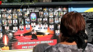 У пам'ять про збитий Іл-76МД в Мелітополі встановили меморіал з написом: "Десантники не помирають - вони йдуть у небо".