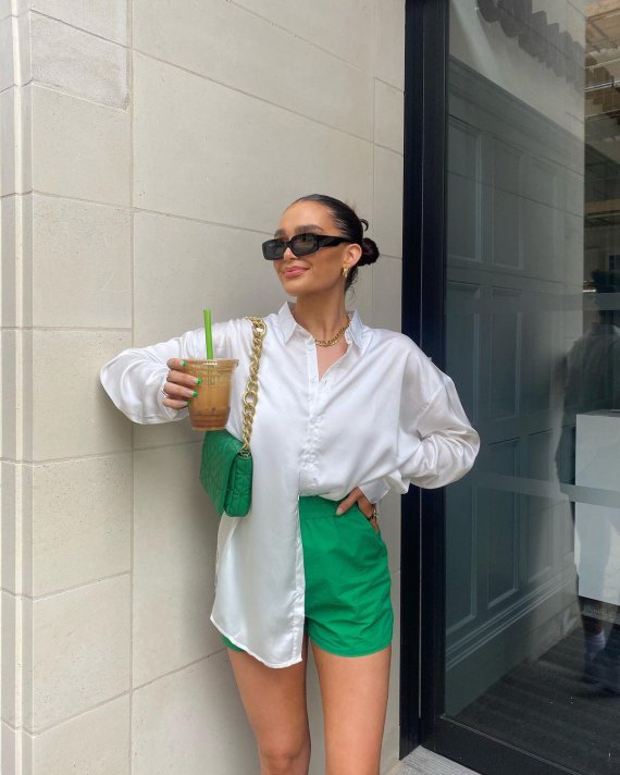Британская блогер Алисия Родди показала, как удачно носить вещи зеленого цвета