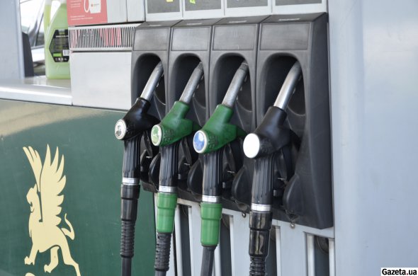 З урахуванням граничних торговельних націнок максимальна ціна на бензин у роздрібних мережах не повинна перевищувати 30,82 грн/л, на дизпальне – 29,09 грн/л