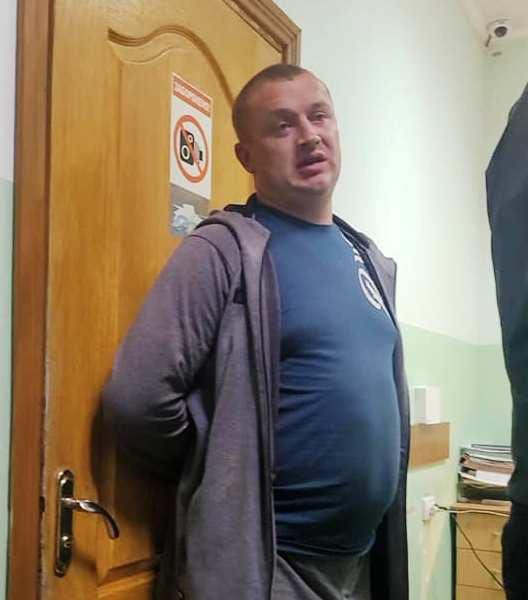 На Вінниччині  Volkswagen злетів із дороги і врізався в дерево. Загинула 28-річна жінка.  За кермом автомобіля був  п'яний 33-річний патрульний