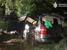 В Винницкой области Volkswagen слетел с дороги и врезался в дерево. Погибла 28-летняя женщина. За рулем автомобиля был пьяный 33-летний патрульный