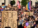 В Венгрии люди вышли на протесты против закона о гей-пропаганде.
