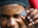 Жителі ПАР шукають цінне каміння / Reuters