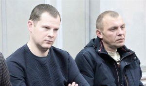 Колишні командири підрозділу ”Беркут” Віктор Ейсмонт і Володимир Мохонь (на фото праворуч) на засіданні в Шевченківському суді Києва в листопаді 2018 року. Їх обвинувачували у перевищенні службових повноважень, перешкоджанні мирним зібранням і службовому ­підробленні. 14 червня 2021-го отримали по три роки за ґратами