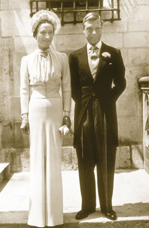3 червня 1937‑го Волліс Сімпсон і колишній англійський король Едуард VIII одружилися в Шато-де-Канде у Франції. Стали герцогом і герцогинею Віндзорськими. Разом прожили 34 роки. Дітей не мали