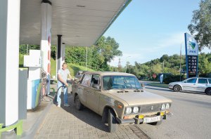 Мінекономіки оновило граничні ціни пального в червні. Вартість літра бензину на заправках не має перевищувати 30,82 гривні, дизпалива — 29,09