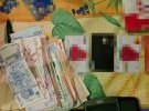 У Києві викрали 45-річного громадянина Латвії й вимагали вигаданий борг. Організаторкою злочину стала знайома потерпілого - громадянка Великобританії. Її спільники - українці