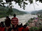 У Непалі сильний дощ викликав повені та зсуви.