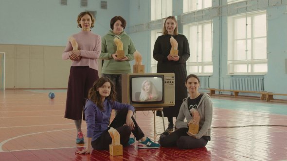 В рамках ювілейного КМКФ "Молодість" провели перший показ на великому екрані та обговорення фільму "Жінки, що грають ігри" про визначних діячок української культури