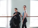 Артисты балета открыли дверь в свой репетиционный зал