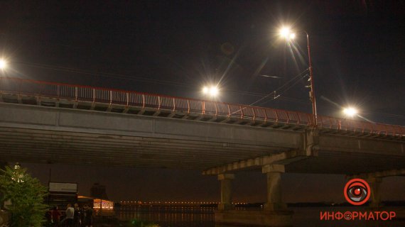 В Днепре 31-летняя женщина прыгнула с Нового моста в реку и получила смертельную травму головы