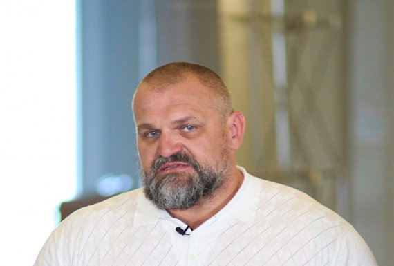 Василий Вирастюк принес присягу народного депутата 15 июня.