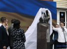 У Києві відкрили пам’ятник медикам, які померли від коронавірусу. Фото: ukrinform