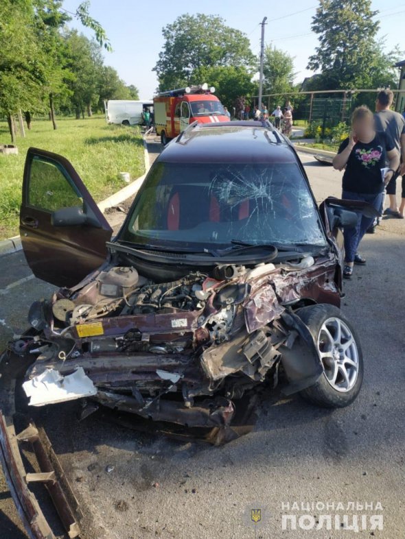 24-річний водій автомобіля не пропустив мікроавтобус на головній дорозі