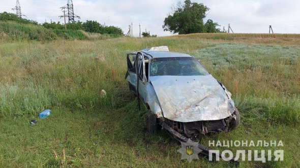 Водій помер на місці, а 37-річний пасажир у тяжкому стані