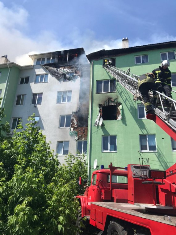 Под Киевом в пятиэтажке произошел взрыв и начался пожар. Есть погибший и пострадавшие