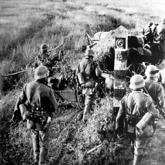22 июня 1941 в 3 часа 15 мин. после артиллерийской и авиационной подготовки немецкие войска перешли границу СССР