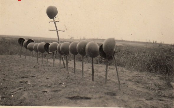 Поховання радянських вояків, загиблих під час боїв з німецькими військами