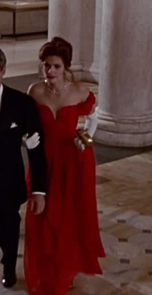 Красное платье в пол, в котором красавица окончательно покорила сердце миллионера