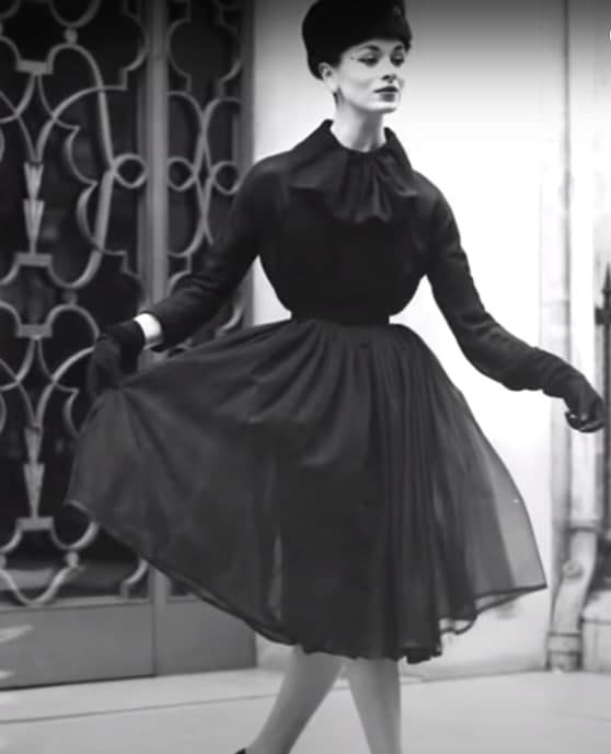 Маленька чорна сукня – класика поза часом 