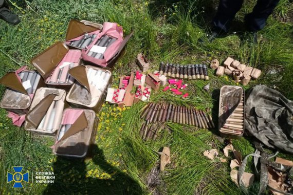 Тайник с боеприпасами боевиков "Всевеликого войска Донского" обнаружили на Луганщине. Фото: СБУ