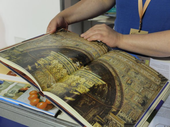 Коран, альбоми, переклади книг, які не представлені українською.