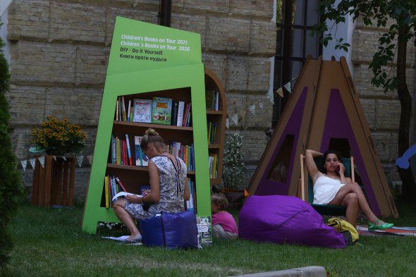 Книжковий Арсенал відкрився у Києві за адресою Лаврська, 12. Потрапити туди можна до кінця дня 27 червня