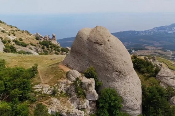 В окупованому Криму планують забудувати так звану "Долину привидів" новими котеджами. Фото: apostrophe.ua