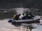 На Прикарпатье мужчина спас в Днестре трех своих дочерей, а сам исчез под водой. Тело ищут вторые сутки