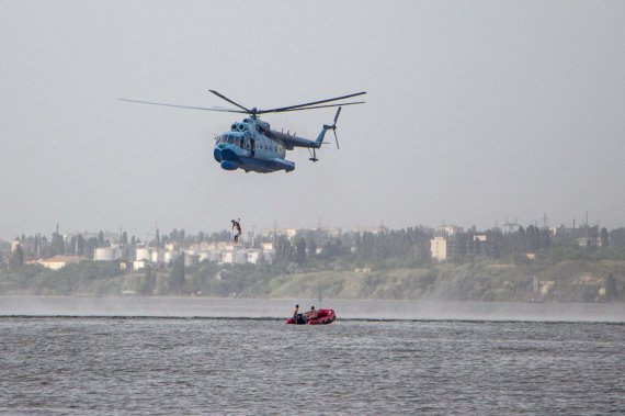 Під час льотної зміни екіпажі АН-26, Мі-14 та Мі-8 вдосконалили навички з техніки пілотування