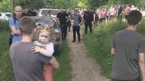 На Тернопільщині понад 14 годин шукали 2-річну Вікторію Попадин із Буряківки Чортківського району. Вона заблукала на кукурудзяному полі за селом