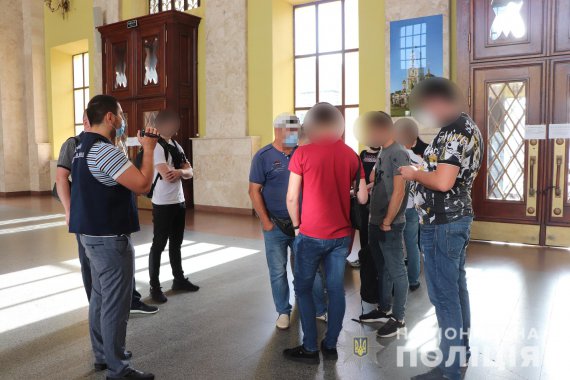 У Харкові затримали 49-річного громадянина Азербайджану. Його підозрюють в торгівлі українками. Уже встановили 11 жертв