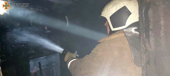 В Полтаве горела пятиэтажка. Погиб 48-летний мужчина. Еще 17 жителей дома спасли