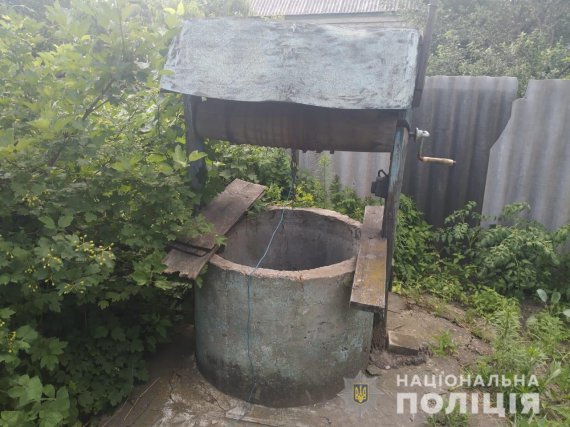 На Днепропетровщине 53-летний мужчина нашел в колодце труп 51-летней сожительницы. Ее зарезал и бросил туда односельчанин