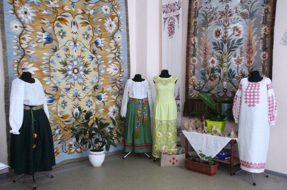 Экспозиция во Всеукраинском центре вышивки и ковроделия в Решетиловке