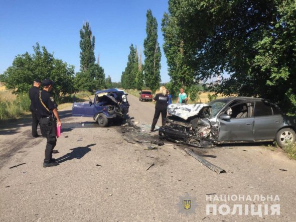 На Миколаївщині у червні позаторік  10-річний хлопець за кермом ВАЗу врізався у Opel. Загинув на місці. Його батько та водій іншого авто опинилися  в лікарні