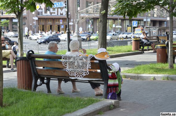 Пенсіонерів старше 75 років небагато і для бюджету це невеликі доплати. Гроші на пенсії можна було знайти