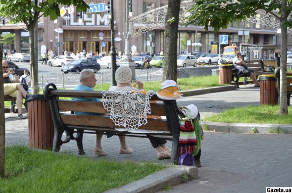 Пенсіонерів старше 75 років небагато і для бюджету це невеликі доплати.  Гроші на пенсії можна було знайти