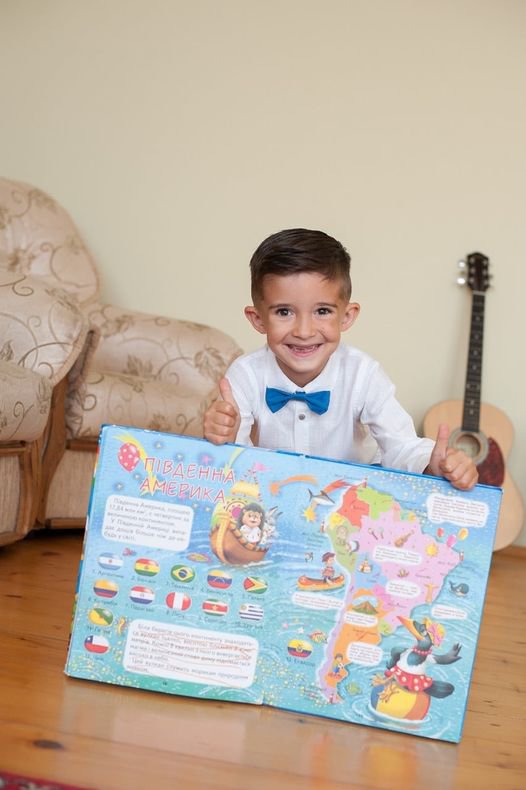 6-річний Марко Данчевський із міста Стрий Львівської області встановив рекорд України - назвав 196 країн по контуру карти. Вивчати географію хлопчик почав в три роки