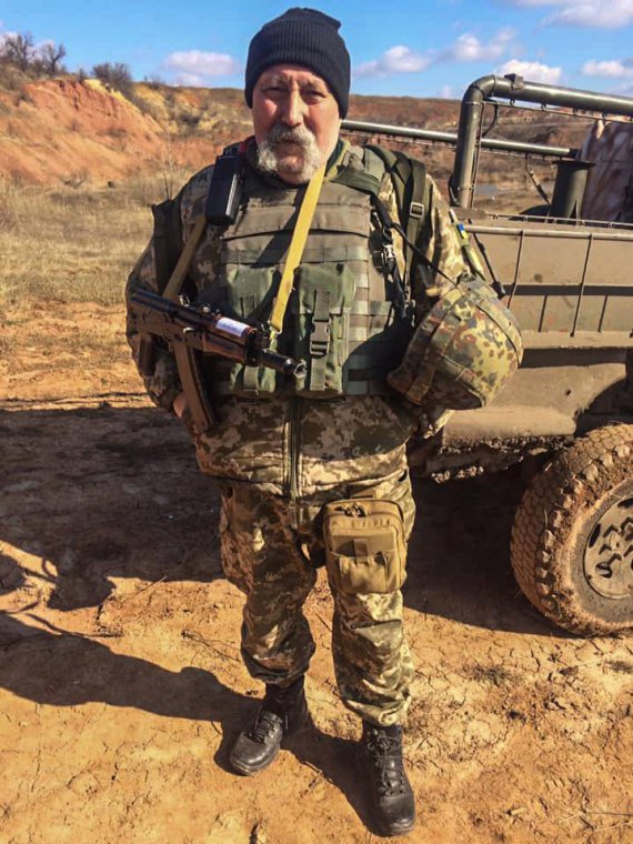Начальник медпункта механизированного батальона капитан Юрий Письменный погиб 4 июля в результате обстрела боевиков украинских позиций