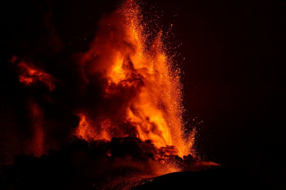 На острові Сицилія прокинувся вулкан Етна