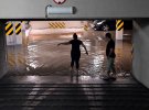 Парковки затопило у багатьох регіонах Польщі