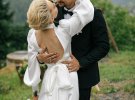 Тарас Цимбалюк показав весільні фото з новоспеченою дружиною Тіною Антоненко.