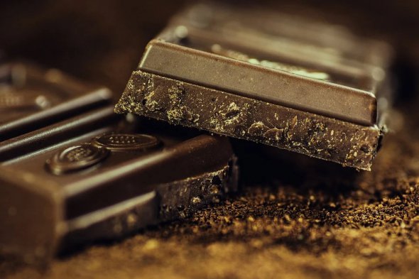 Черный шоколад делает нас счастливыми