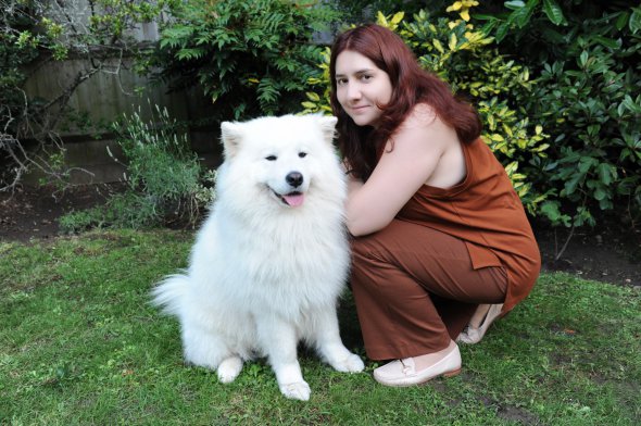 У жовтні 2020 року письменниця Анастасія Піка переїхала з чоловіком та собакою самоїдом Зефіром до Лондона. Там вона закінчила свій об’ємний роман