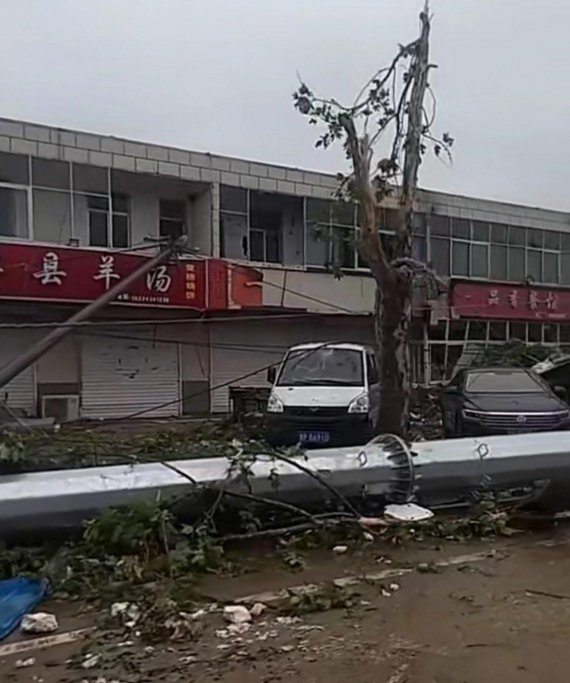 Китай постраждав від торнадо.