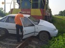 На Львовщине 37-летнюю водителя авто раздавил поезд