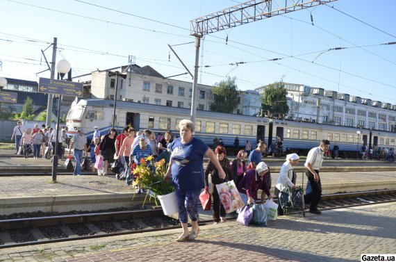 Приміський потяг Лозова-Полтава прибуває о 6:30 