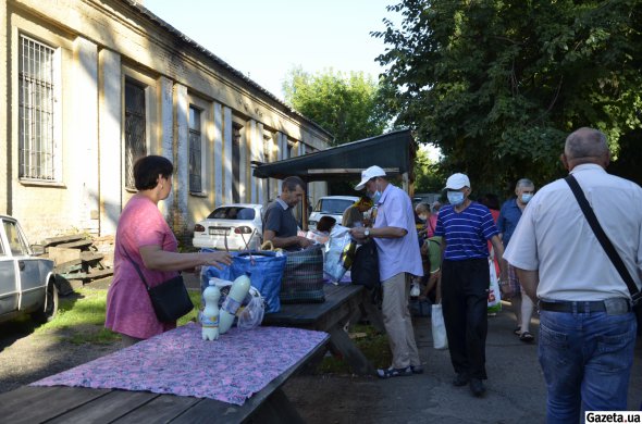 Літр домашнього молока на ринку коштує 17 гривень