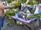 На торгівлю в людей з приміських сіл є дві години до наступної електрички
